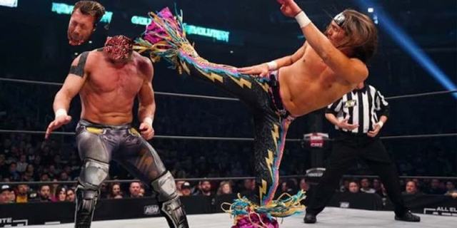 Ringside medic clears wrestler to finish match after being decapitated