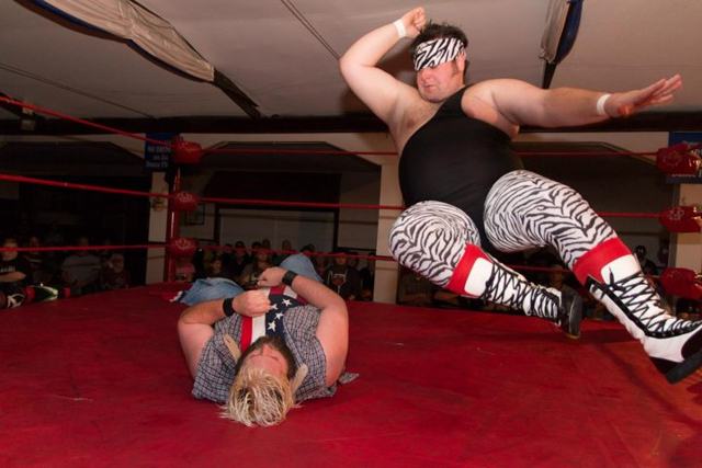 Independent wrestlers demand minimum-wage increase to three hot dogs