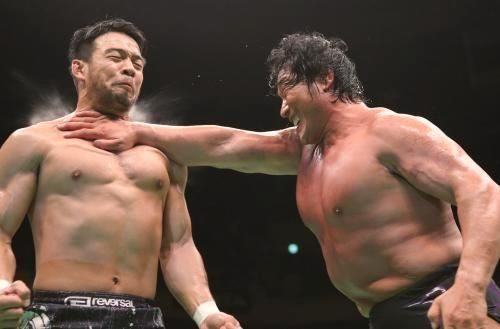Ever wonder how wrestlers fake those real-looking “chops” to the chest? Here’s the secret!