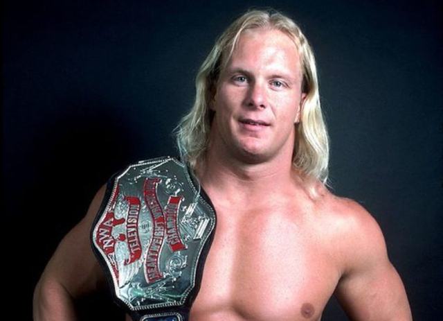 This “stunning” blond wrestler later became a huge WWE star — do you recognize him?
