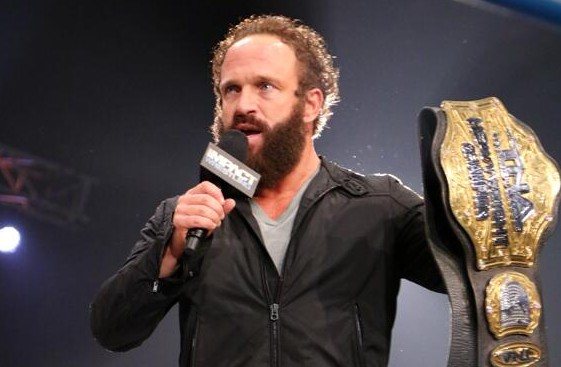 Eric Young announces he needs neck surgery